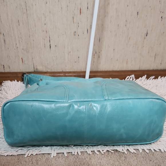 Kenneth Cole Reaction Turquoise Leather Shoulder Bag - Picture 8 of 10